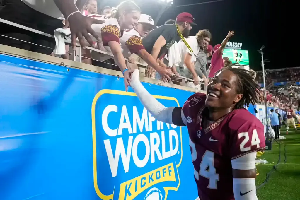 Splash Inc. vs. The Pundits: NCAAF